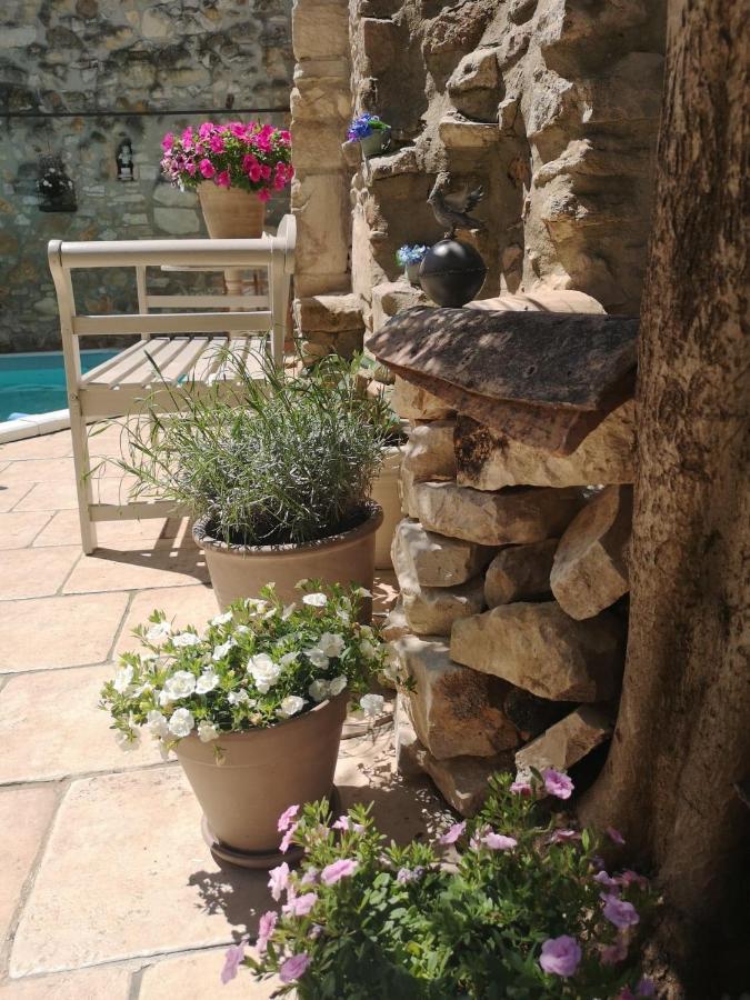 Au Clos Des Anges Saint-Jean-de-Maruejols-et-Avejan ภายนอก รูปภาพ